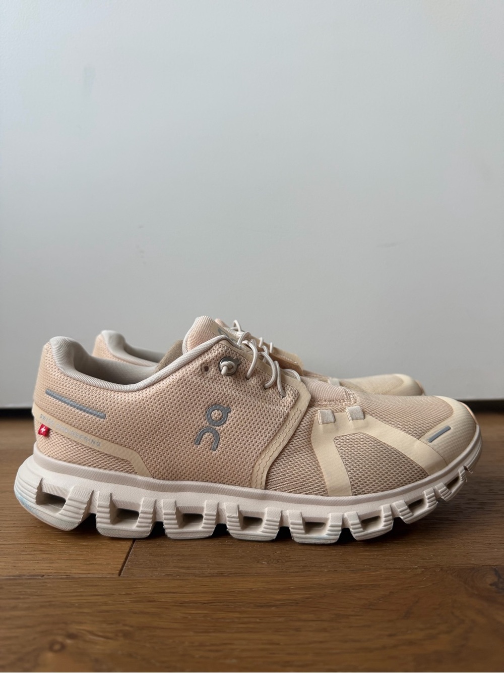On Cloud 6 Running Shoes Women’s Size 7.5